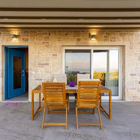 Willa Petra & Thea - Seaview Stylish Getaways *