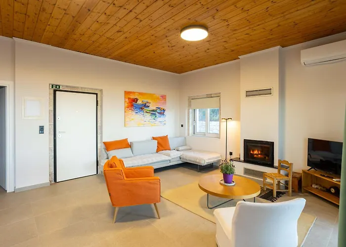 Petra & Thea - Seaview Stylish Getaways