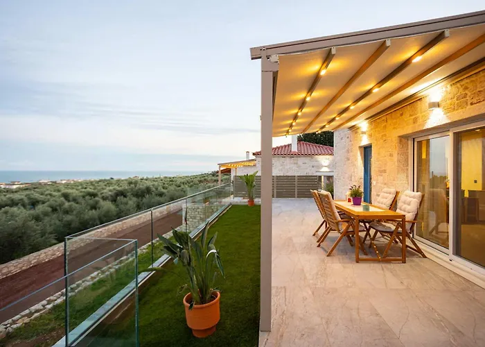 Petra & Thea - Seaview Stylish Getaways Chrani