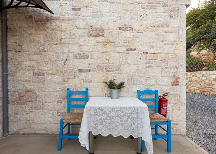 Petra & Thea - Seaview Stylish Getaways Chrani