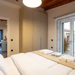 Petra & Thea - Seaview Stylish Getaways Willa