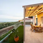Petra & Thea - Seaview Stylish Getaways Chrani