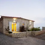 Petra & Thea - Seaview Stylish Getaways Willa *