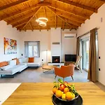 Willa Petra & Thea - Seaview Stylish Getaways Chrani