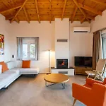 Willa Petra & Thea - Seaview Stylish Getaways Chrani