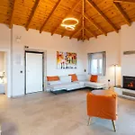 Petra & Thea - Seaview Stylish Getaways Chrani