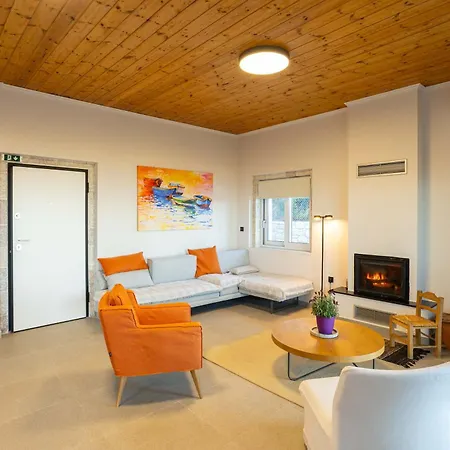 Petra & Thea - Seaview Stylish Getaways