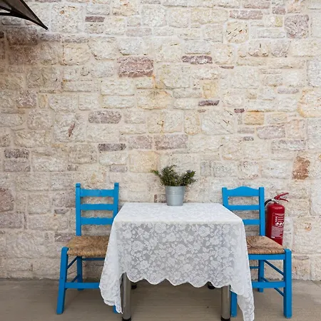 Petra & Thea - Seaview Stylish Getaways Chrani