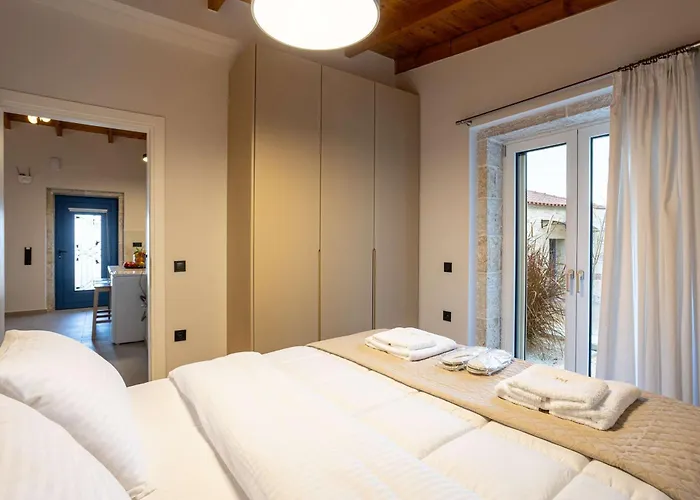 Petra & Thea - Seaview Stylish Getaways Villa